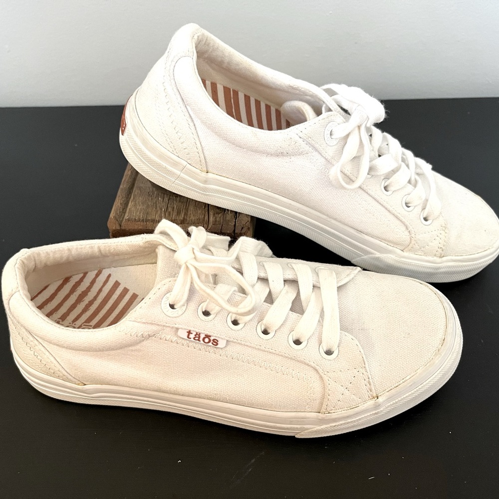 Taos plim soul canvas sneakers size 7.5.